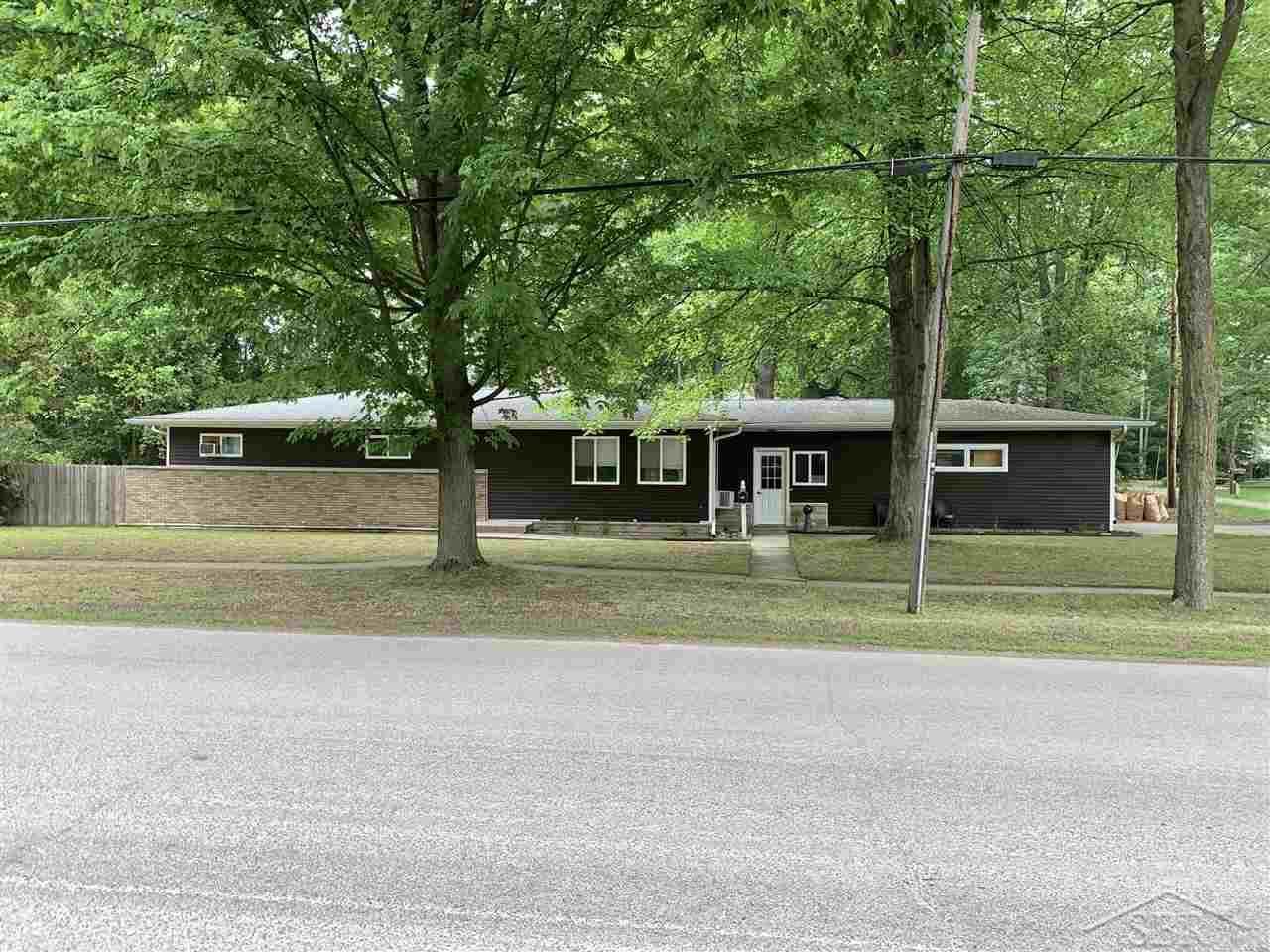 404 Line St - Photo 1