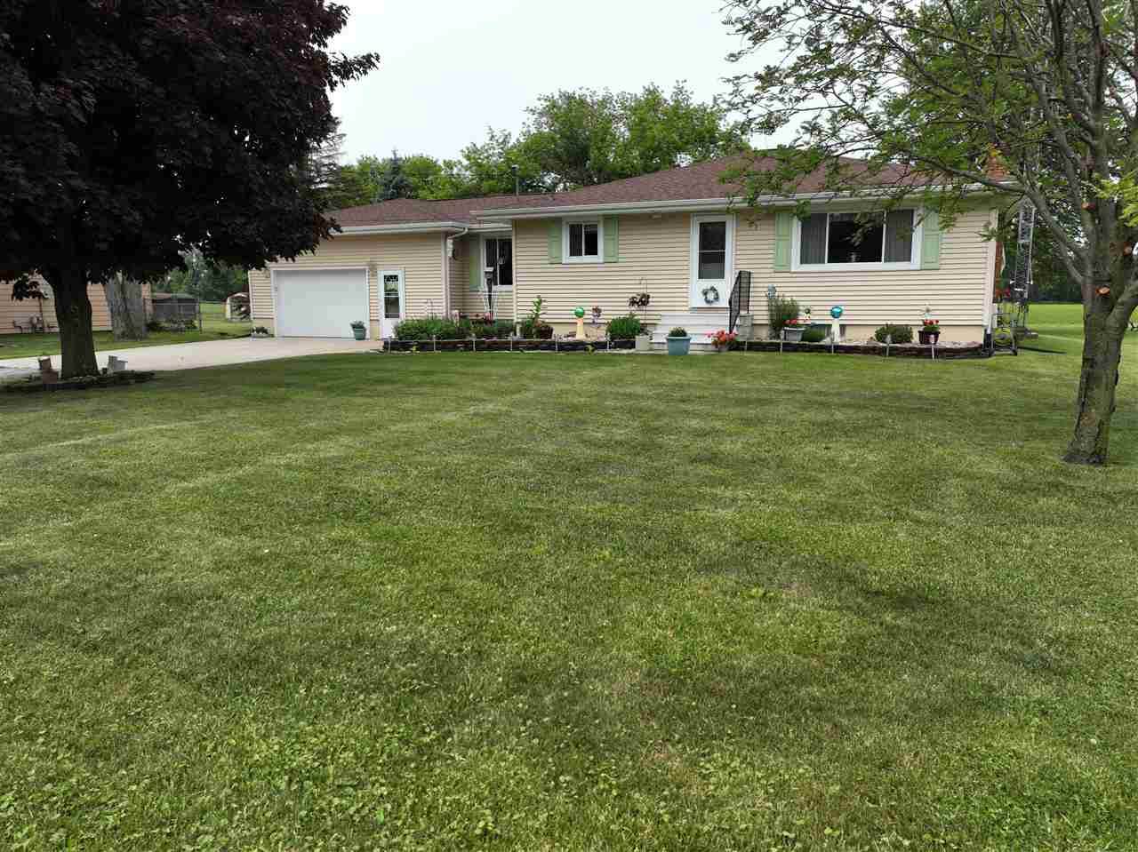 9276 East Rd - Photo 1
