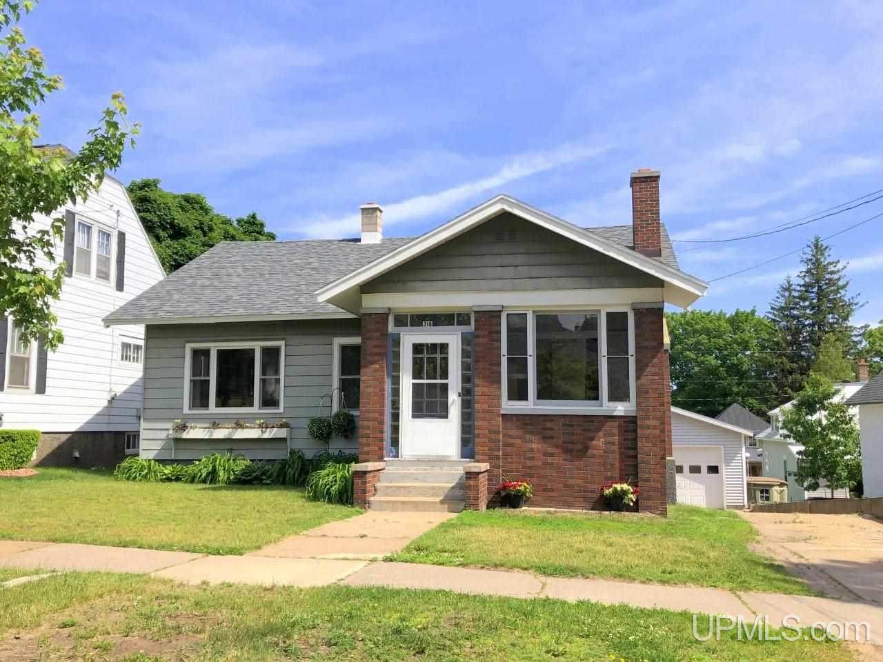 318 Hewitt - Photo 1
