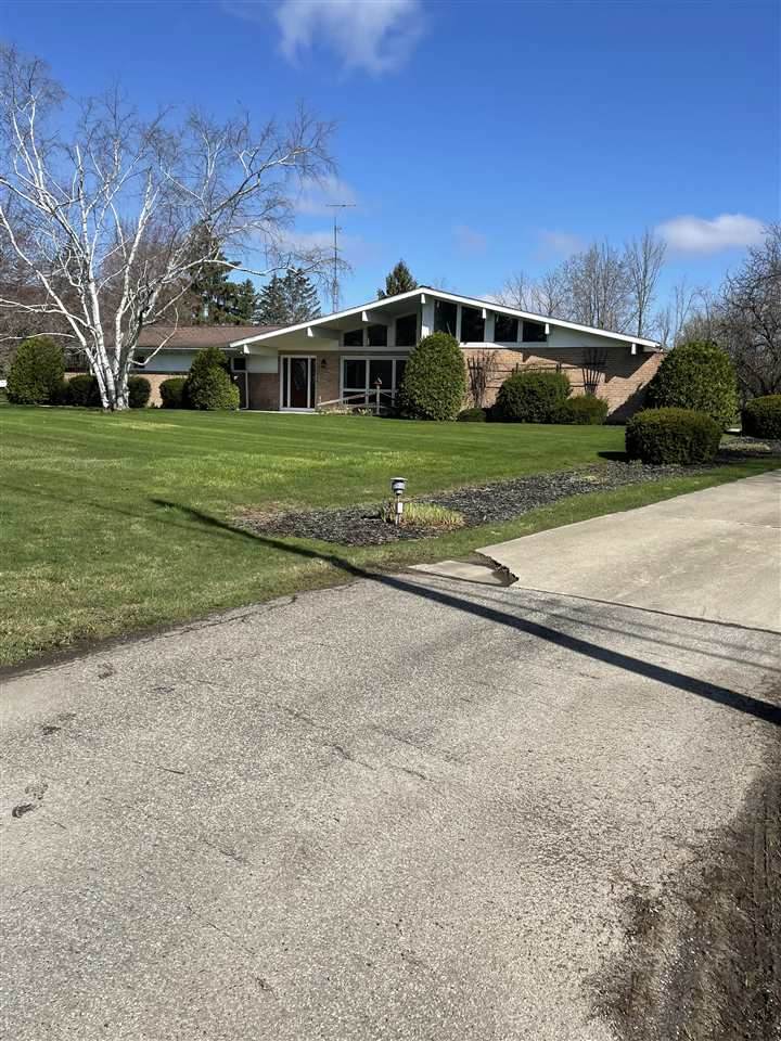 1200 Suburban - Photo 1