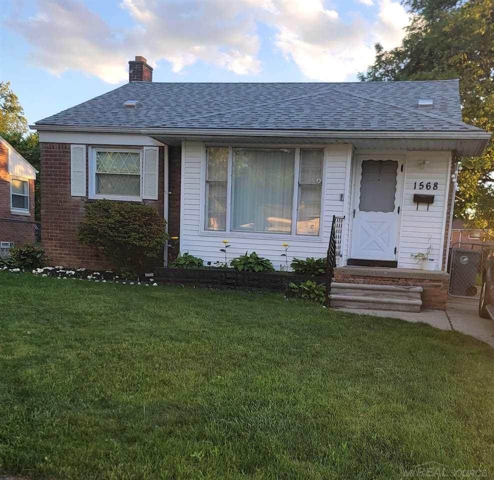 1568 Crescent Street - Photo 1