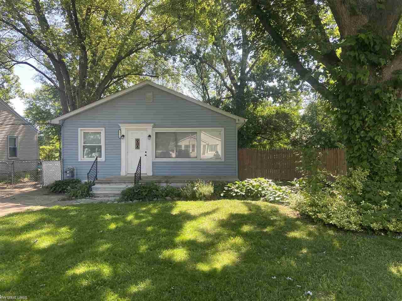 39214 Charbeneau St - Photo 1