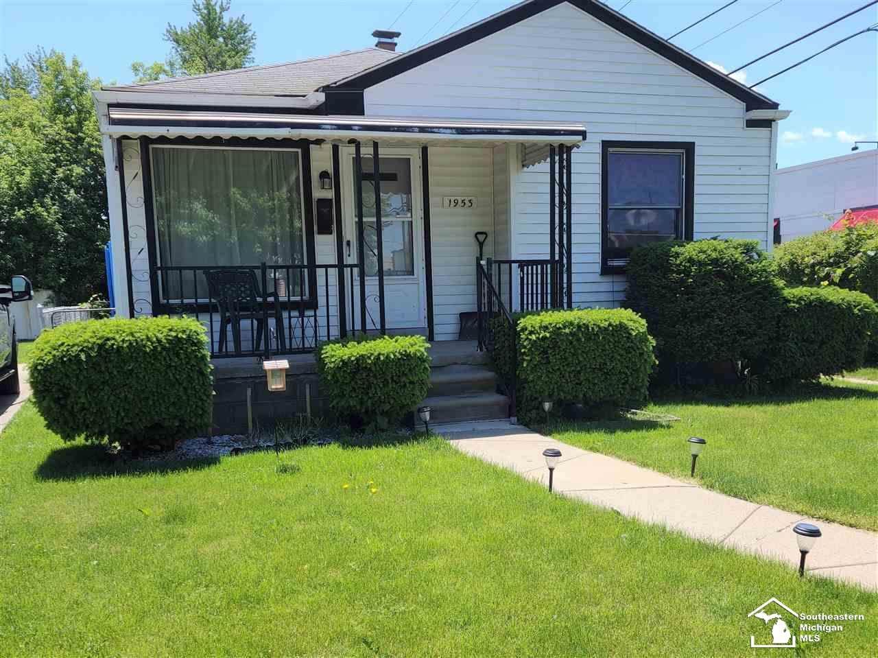 1953 College Ave - Photo 1