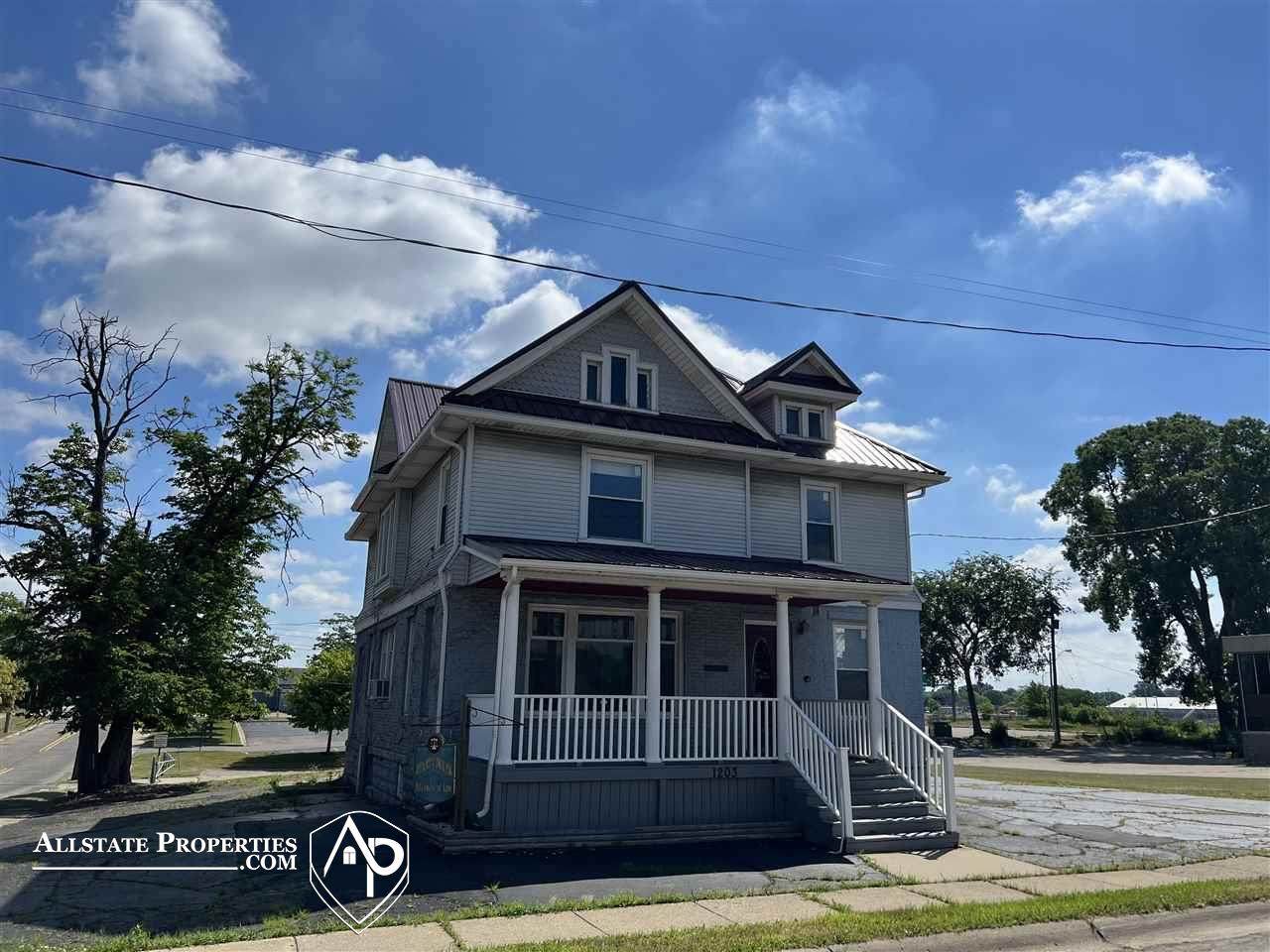 1203 Beach St - Photo 1