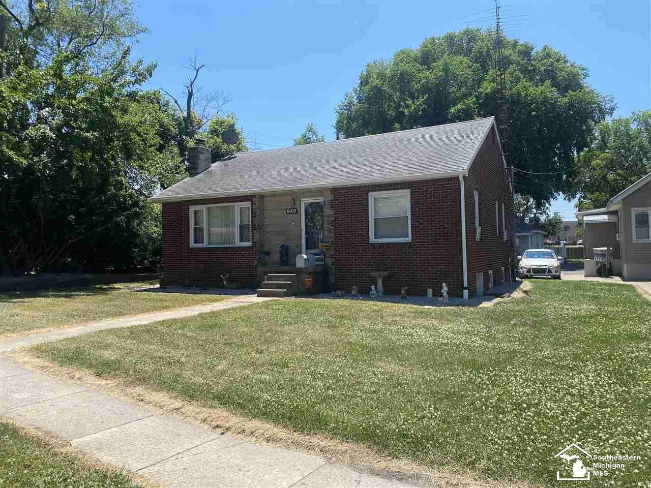 926 Front - Photo 1