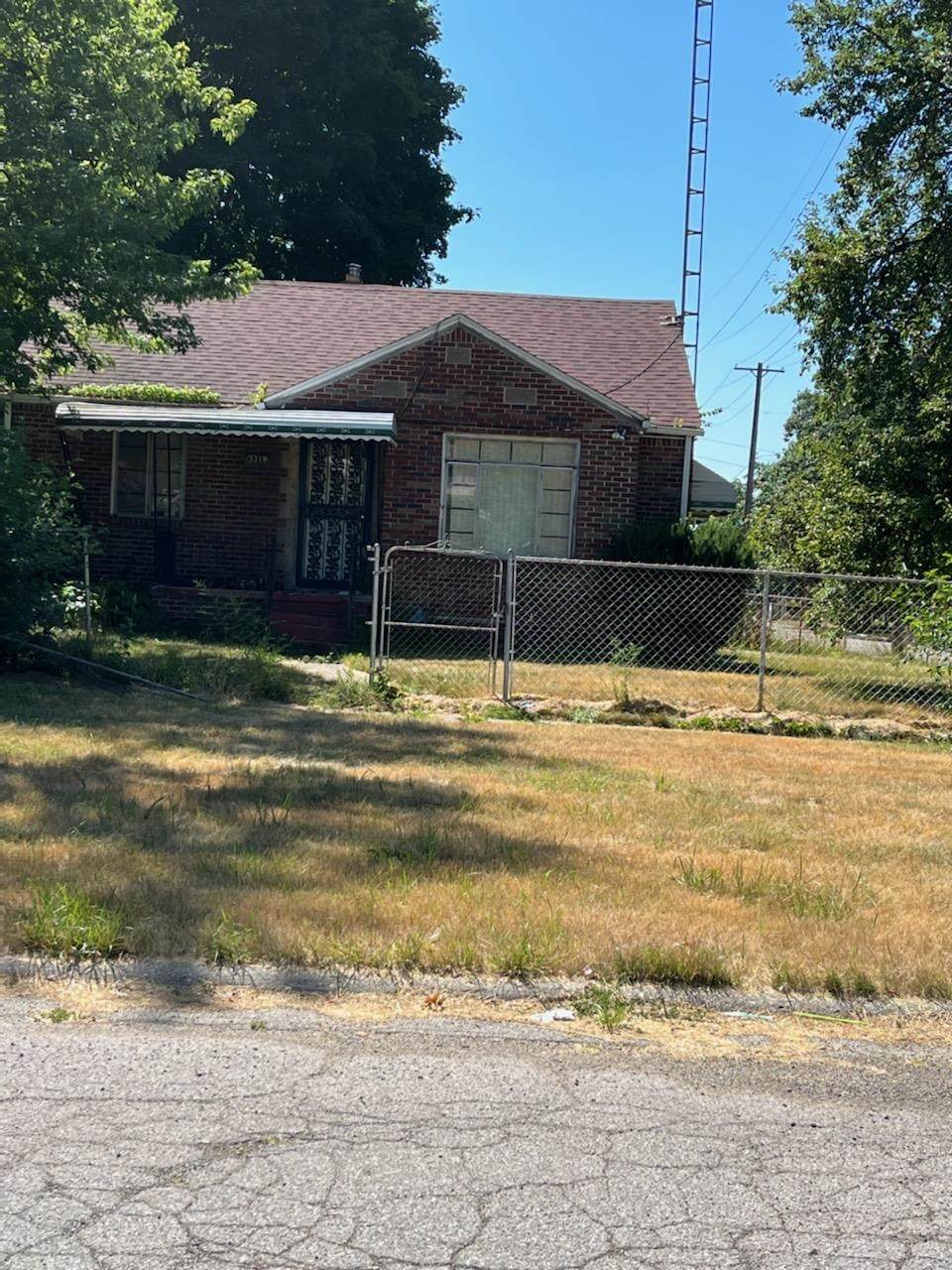 3319 Iroquois - Photo 1