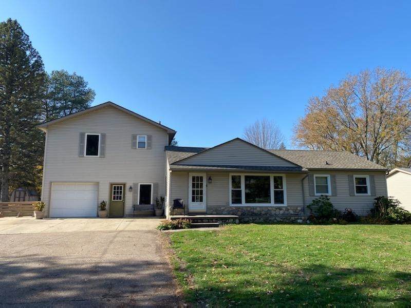 2075 Cashin - Photo 1