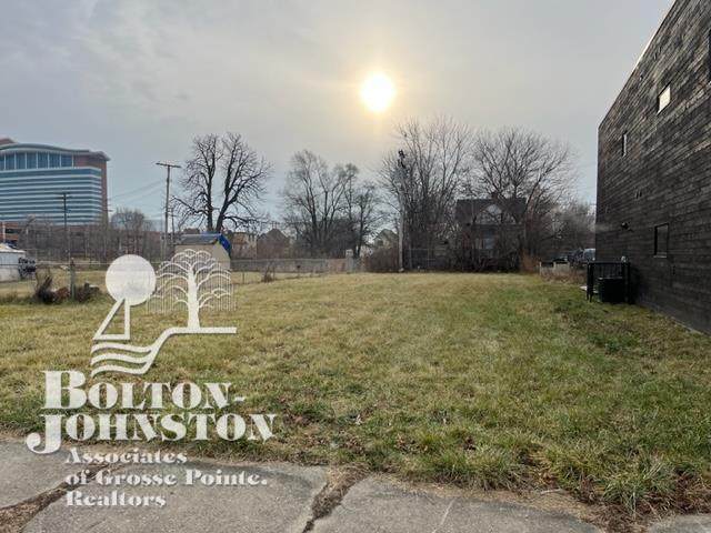 1571 Ash St - Photo 1