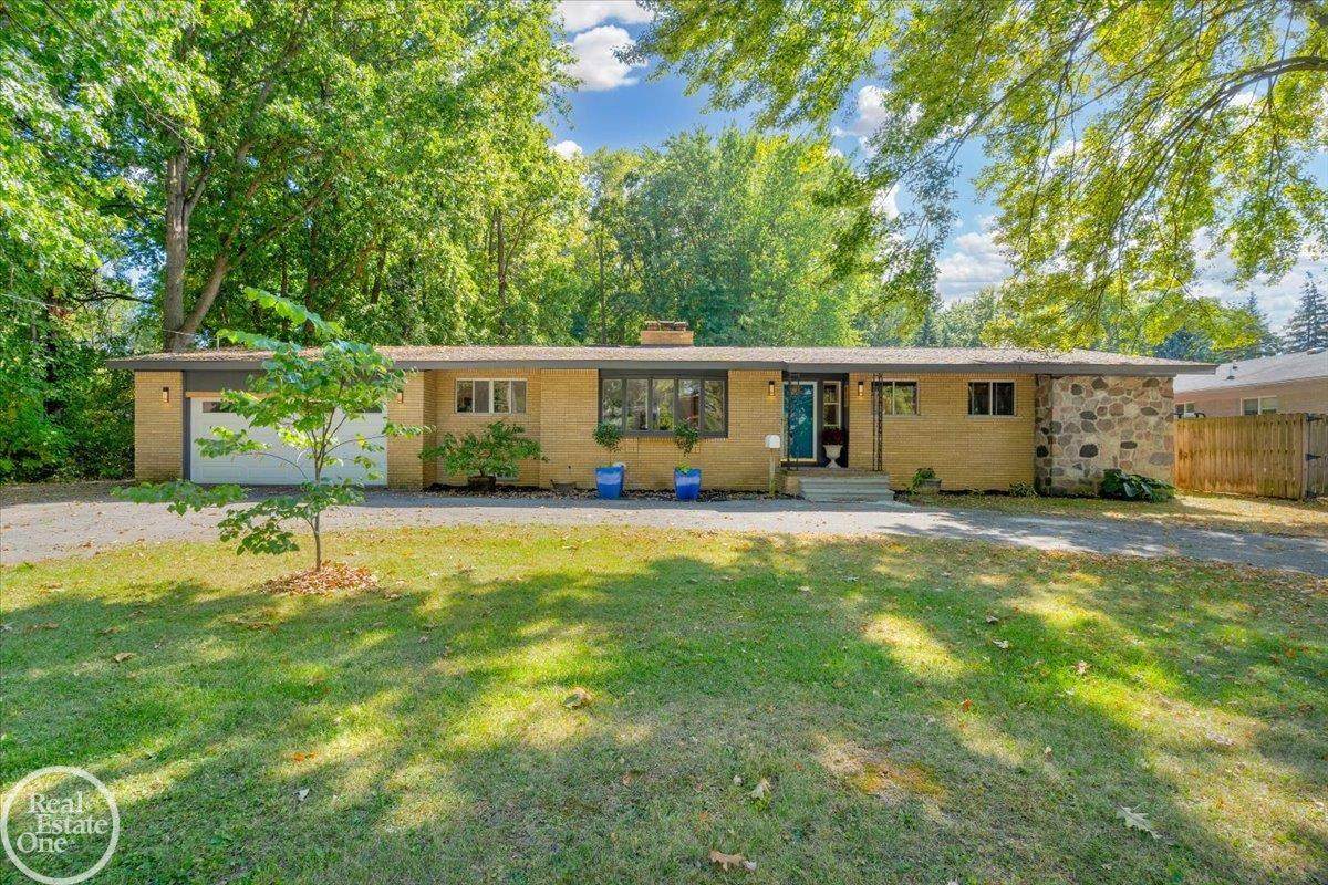 905 Parker - Photo 1