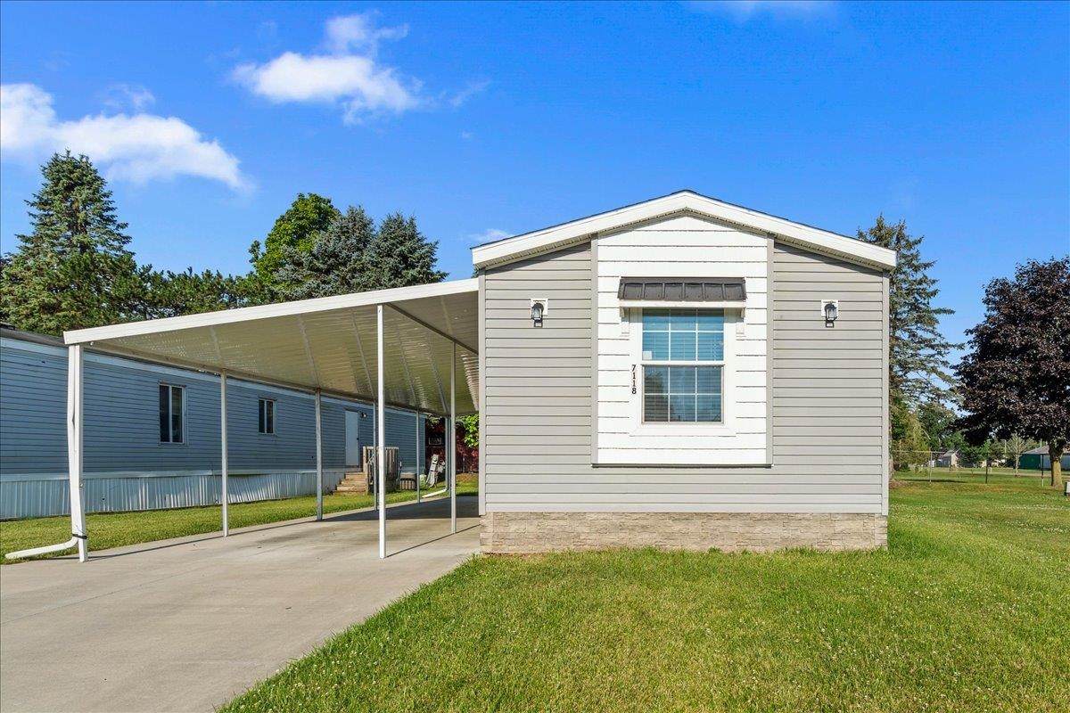 7118 Mapleview - Photo 1