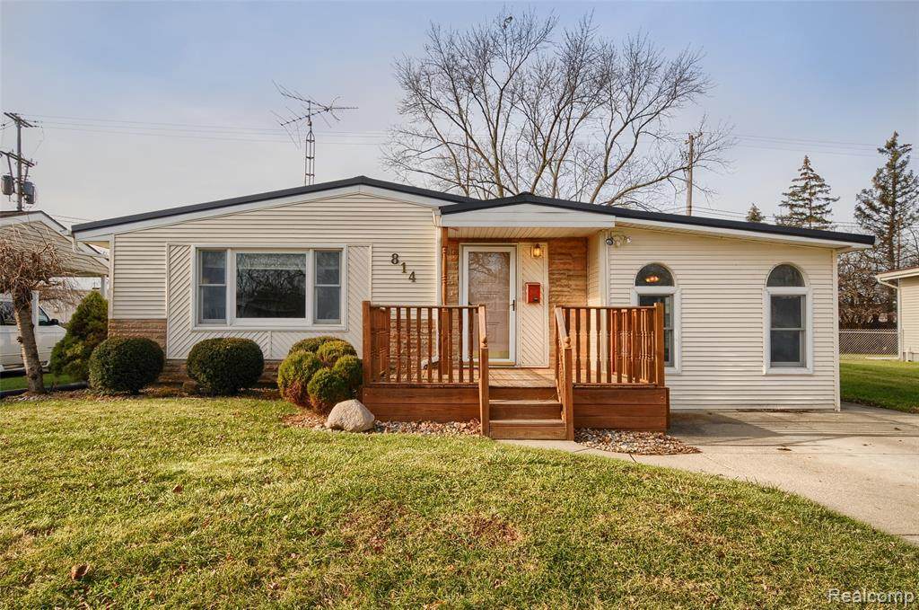 814 Cypress - Photo 1