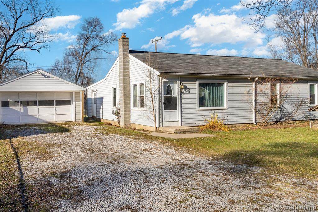 9181 Hillcrest - Photo 1