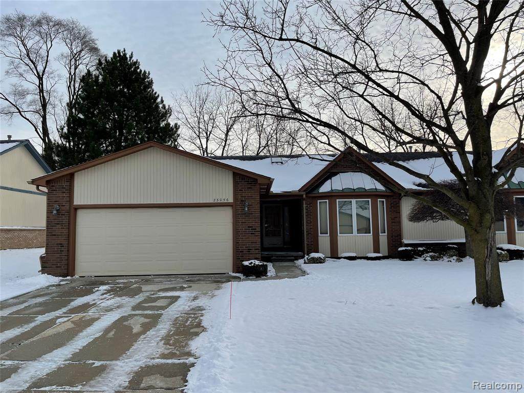 23056 Pinetree - Photo 1