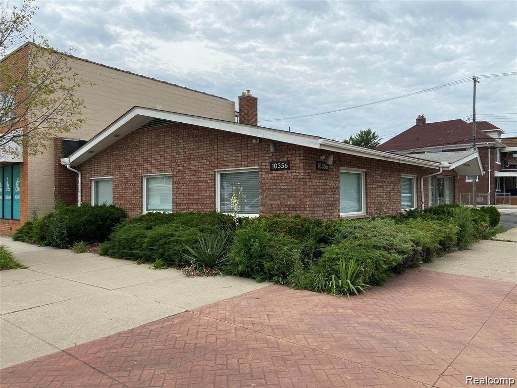 10356 Warren - Photo 1