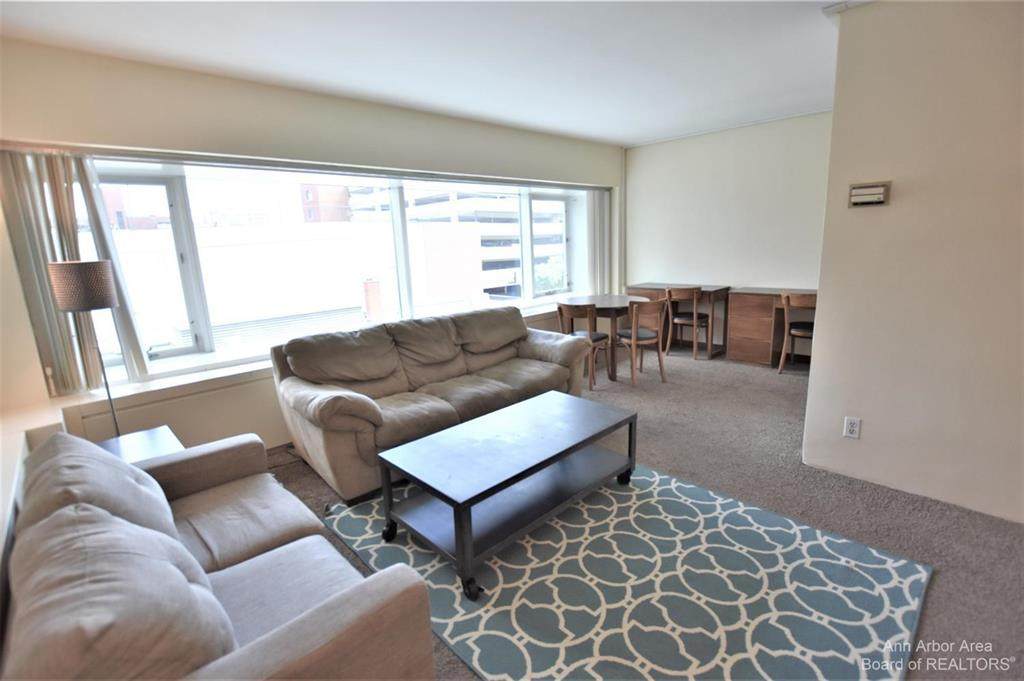 555 William - Photo 1