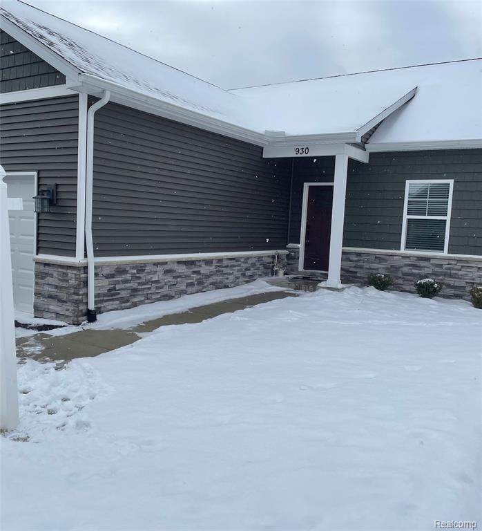 930 Clinton - Photo 1