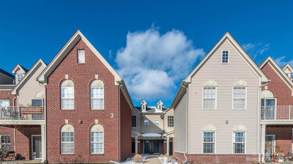 1673 Addington - Photo 1