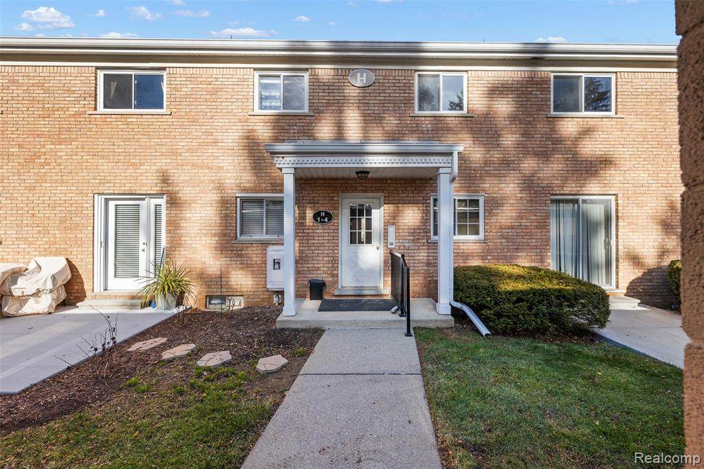 801 Long Lake Rd Apt H3 - Photo 1