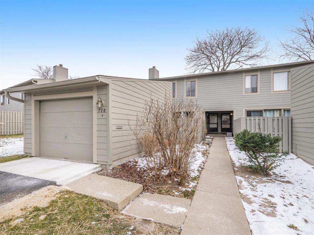 728 Watersedge - Photo 1