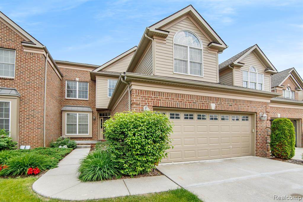 44945 Broadmoor - Photo 1