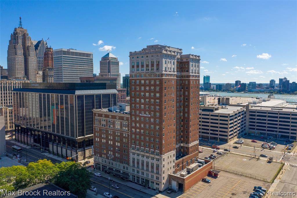 525 Lafayette Blvd - Photo 1