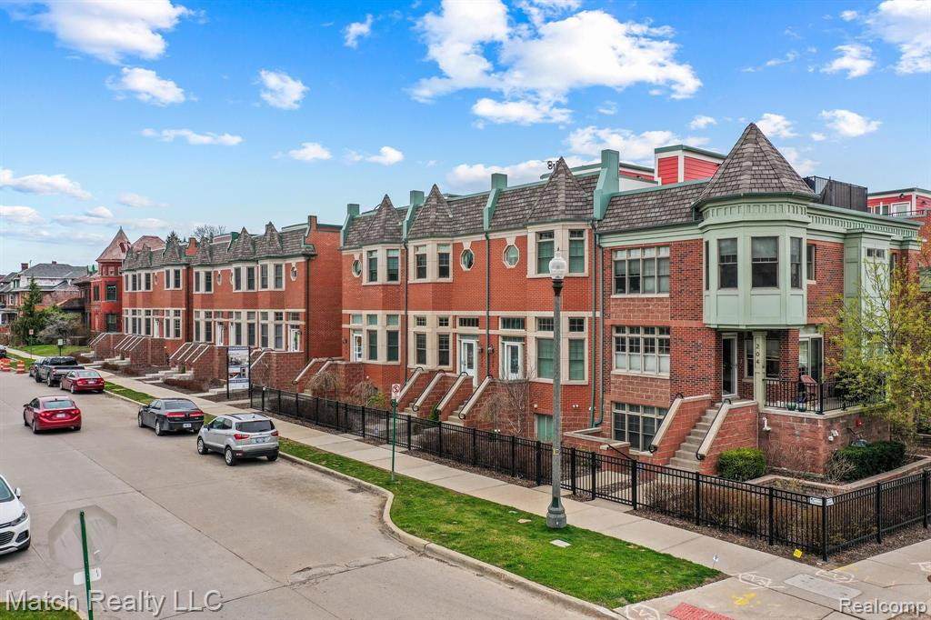 212 Erskine St # 8 - Photo 1