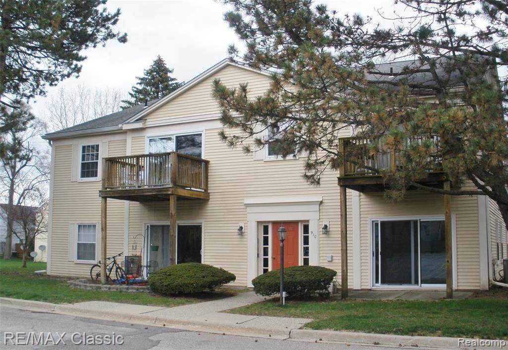 910 Chestnut Hill - Photo 1
