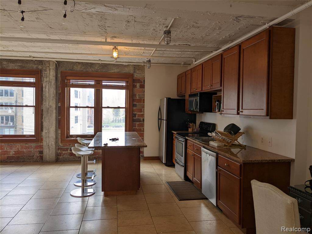 78 Watson St Apt 10 - Photo 1