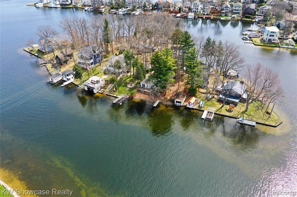 694 Victoria Island - Photo 1
