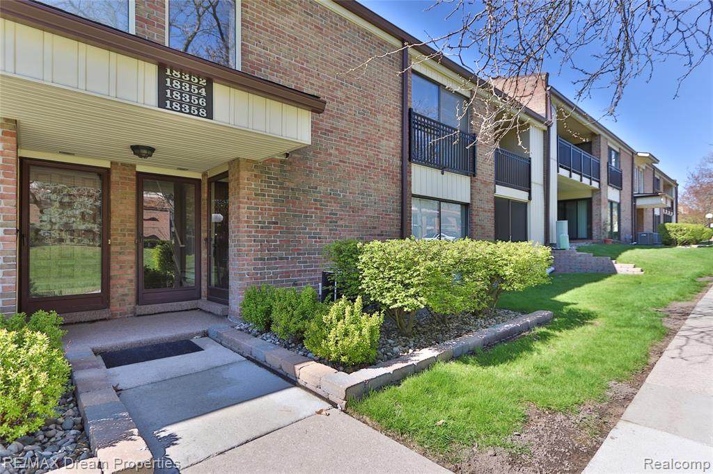 18356 University Park - Photo 1