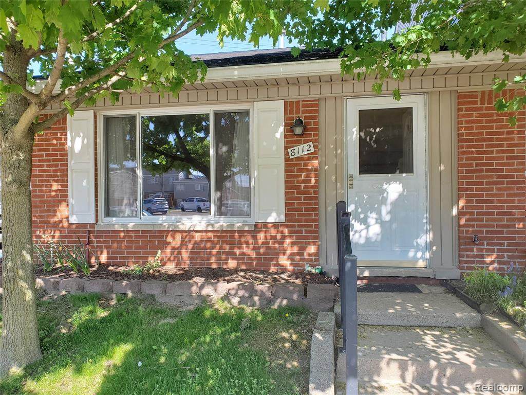 8112 Coventry - Photo 1