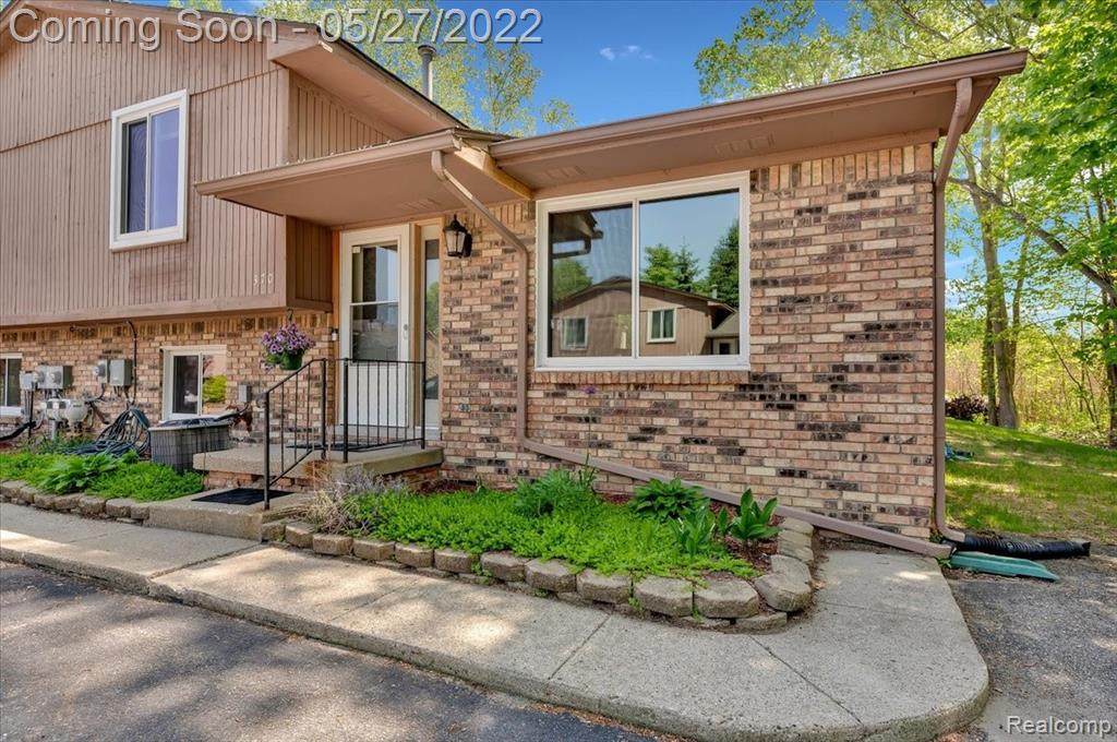 370 Oakwood - Photo 1