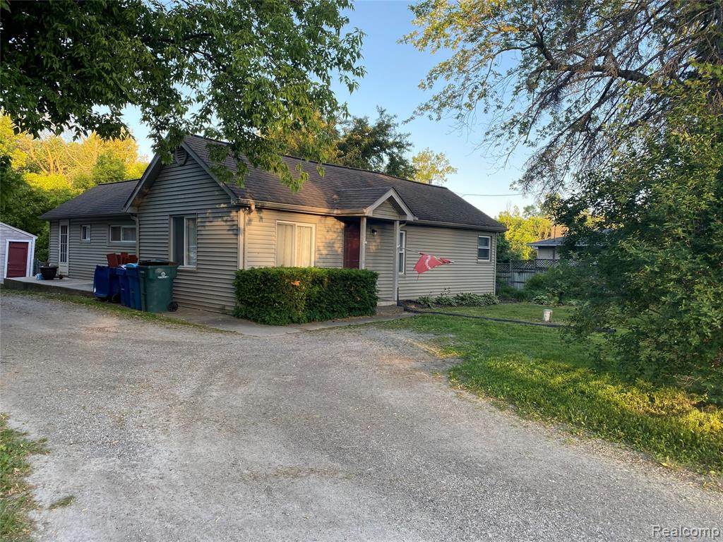 10489 Linden - Photo 1