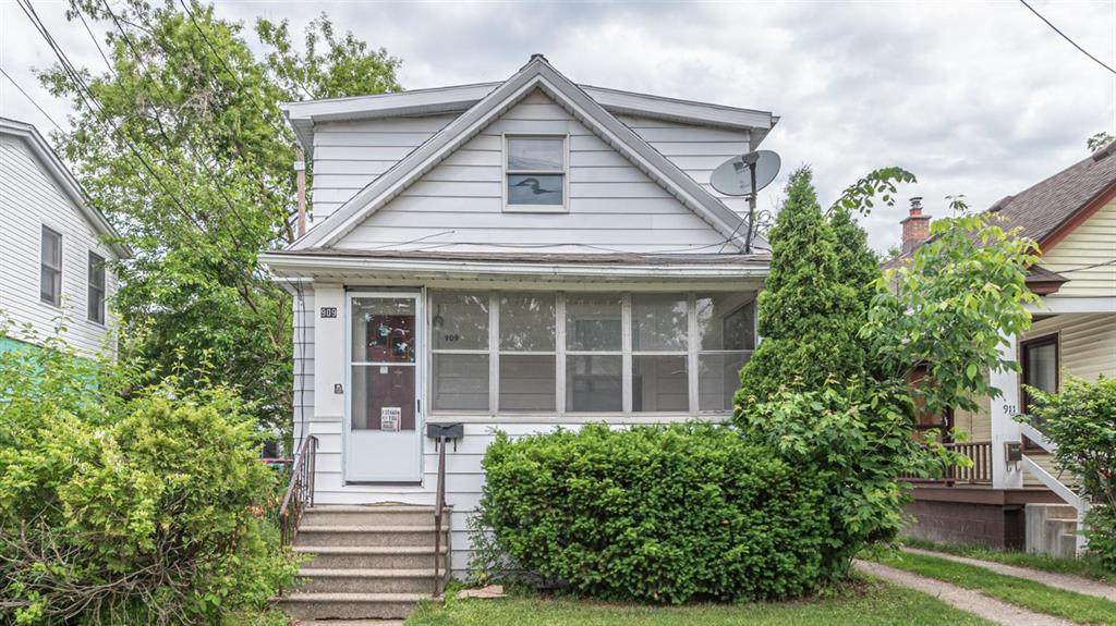 909 Woodlawn - Photo 1