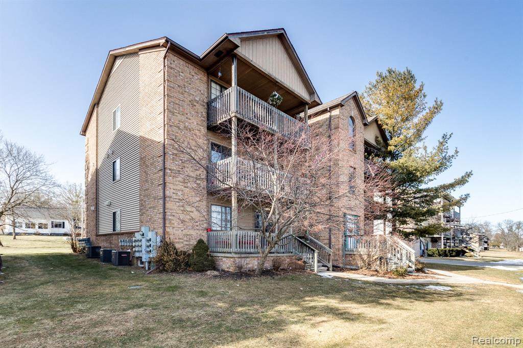 1559 Riverside - Photo 1