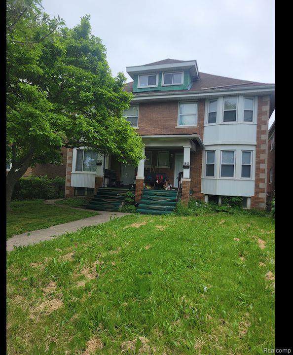 1812 Grand - Photo 1