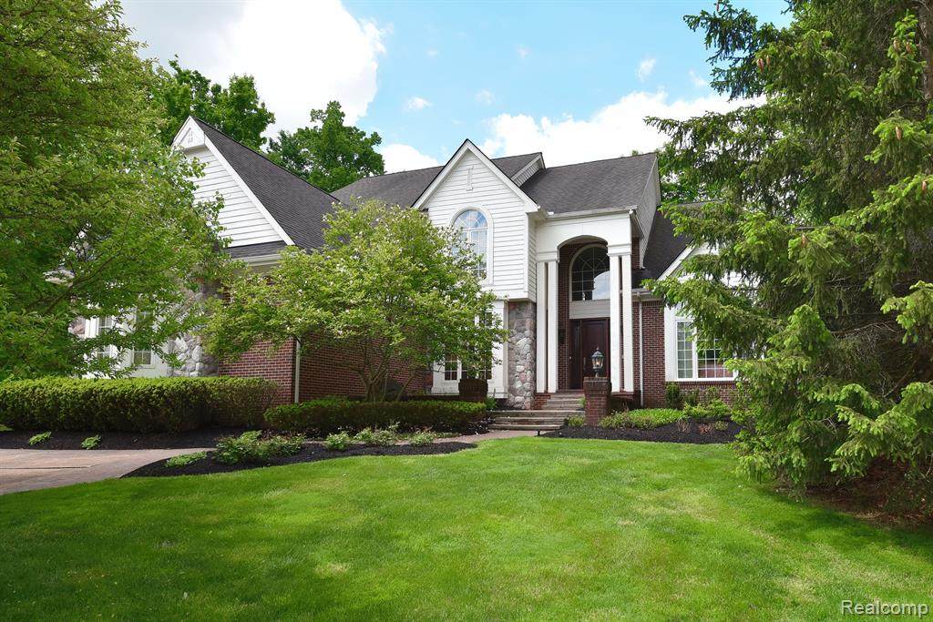 6986 Hawk Woods - Photo 1