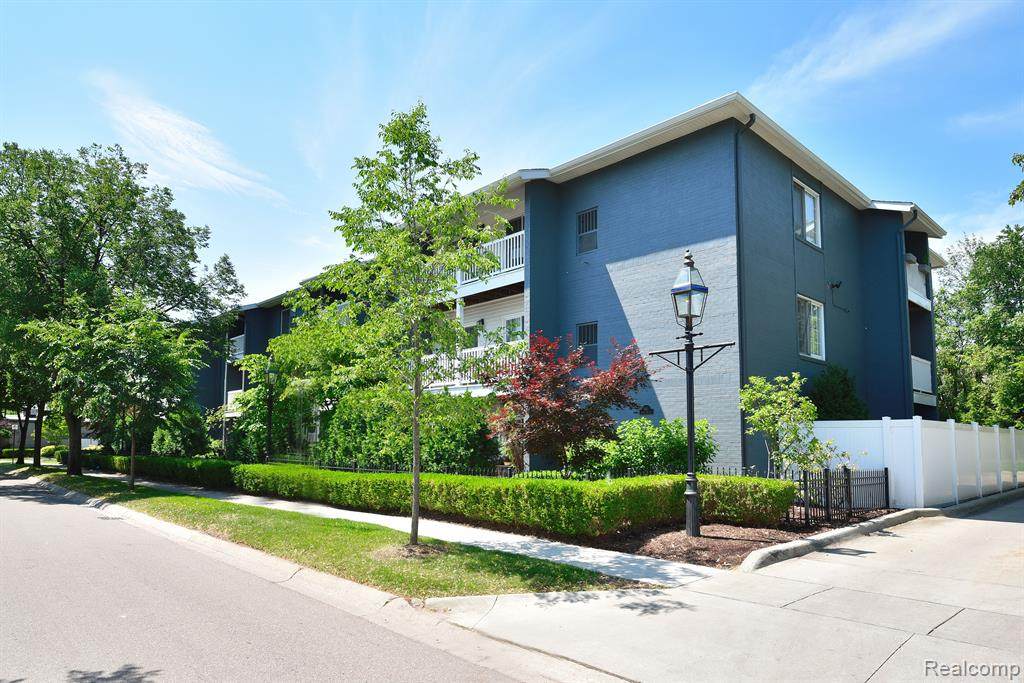 662 Purdy - Photo 1