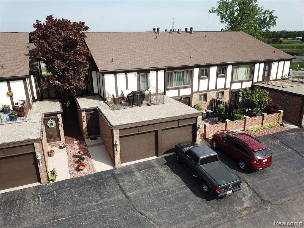 407 Country Club - Photo 1
