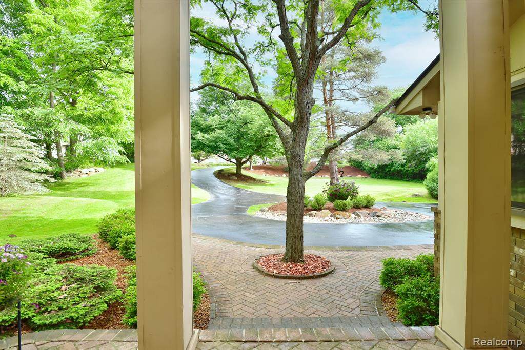 1675 Kirkway - Photo 1