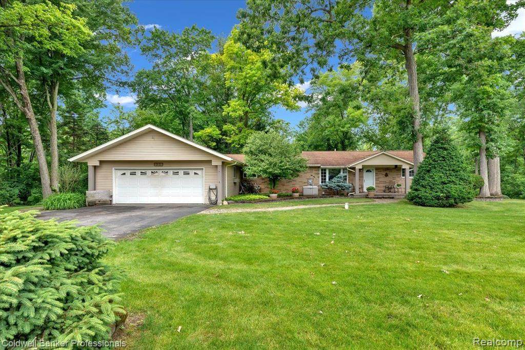 255 Hickory Place - Photo 1