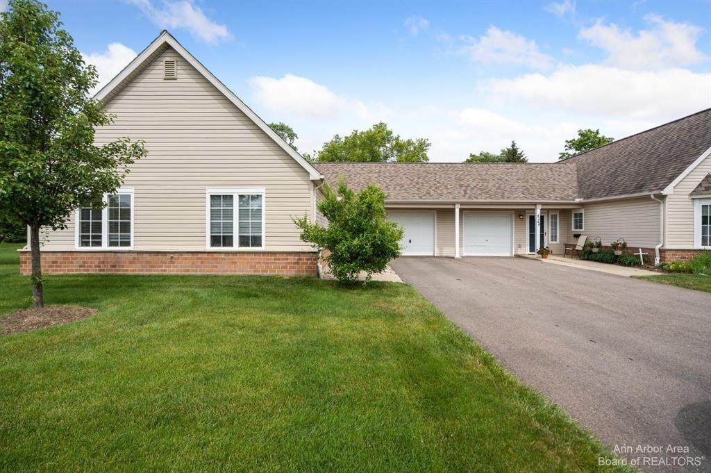 426 Lancaster - Photo 1