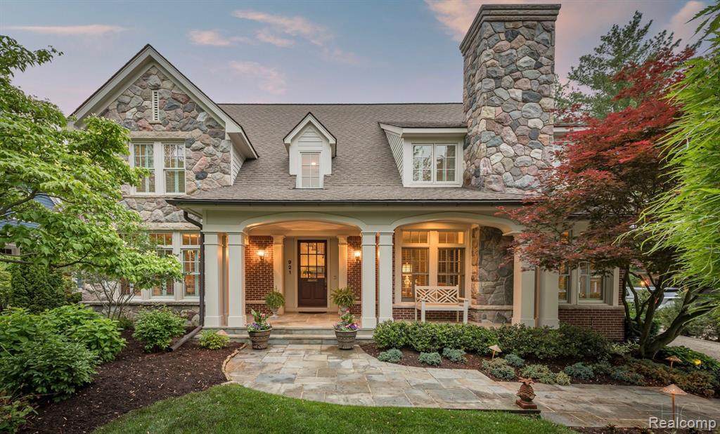 921 Brookwood - Photo 1