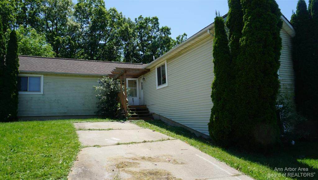 2555 Russell - Photo 1
