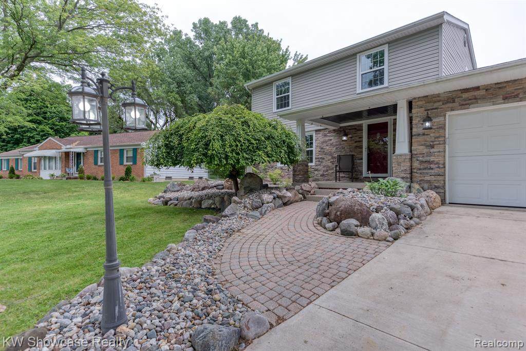 2496 Redwood - Photo 1