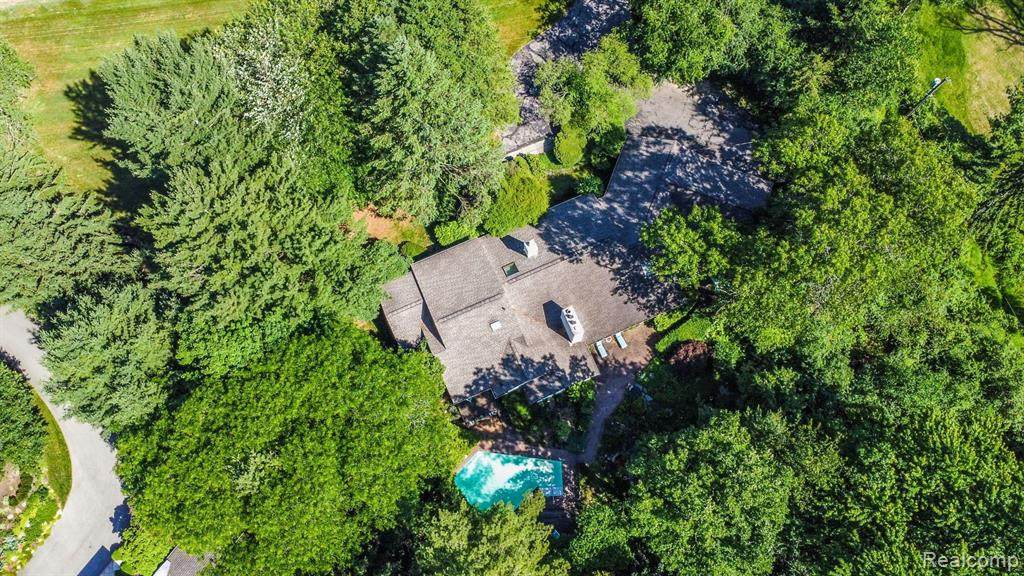 684 Falmouth - Photo 1