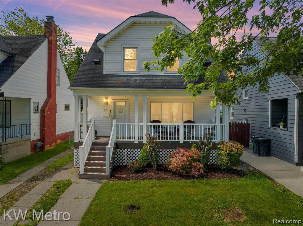 618 Webster - Photo 1