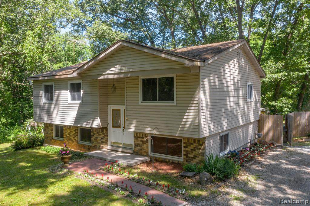 2347 Houser - Photo 1