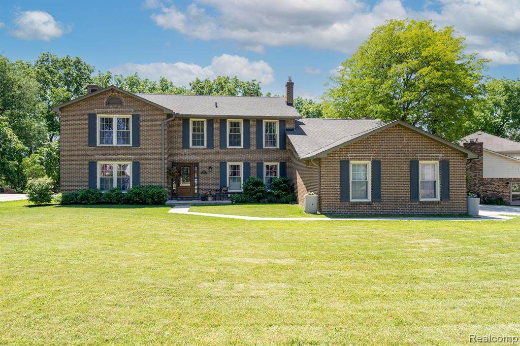 1838 Bromley - Photo 1