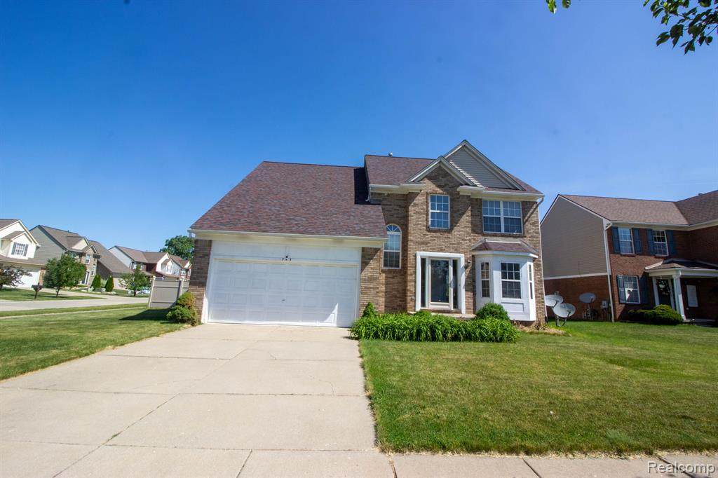 745 Pine Ridge - Photo 1
